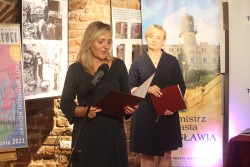Elżbieta Śliwińska-Dąbrowska, dyrektor JOKiS, Magdalena Kapusta, sekretarz Miasta Jarosławia, Fot. J.K JOKiS